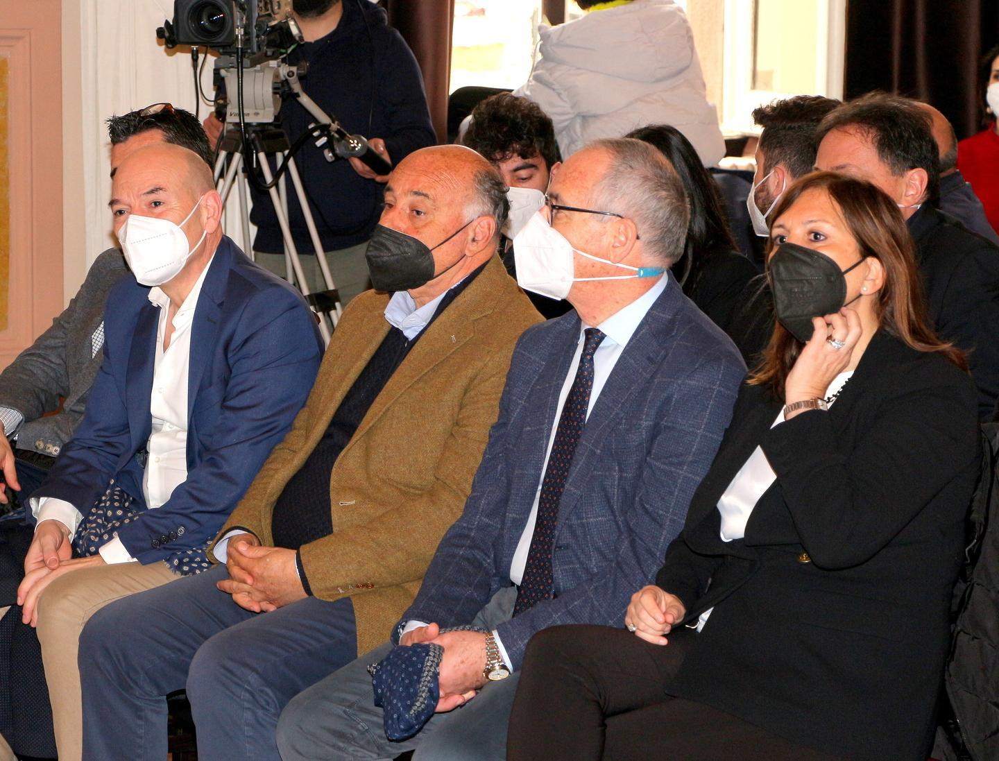  Pais: «Idea che sosterremo» Elogi bipartisan dalla politica 