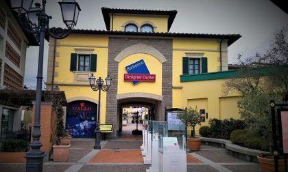 L’ingresso dell’outlet di Barberino del Mugello dove l’imputato gestiva uno spazio del suo datore di lavoro