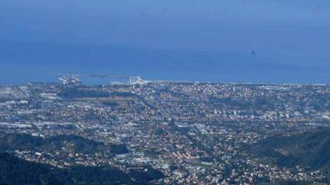 Una veduta aerea di Marina di Carrara