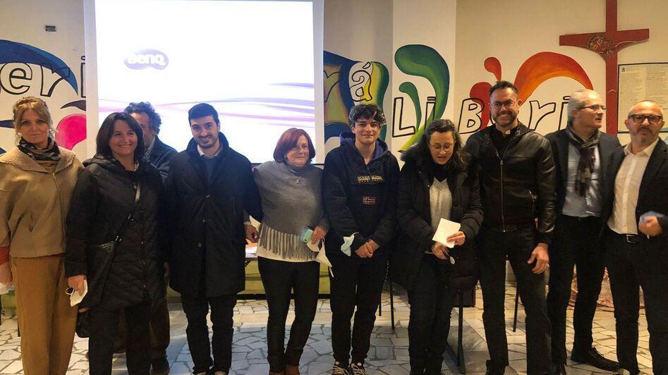 I componenti della giunta comunale presenti all’incontro con don Piero Albanesi e alcuni cittadini