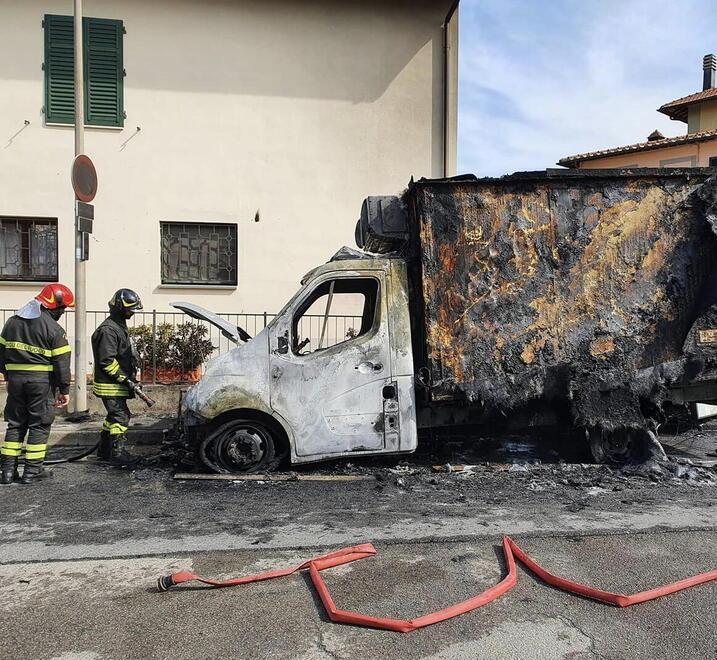 Il camion andato a fuoco