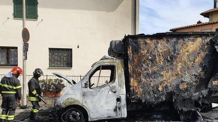 Il camion andato a fuoco