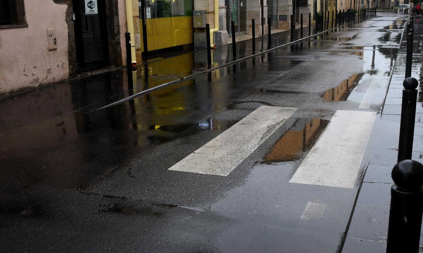 Strisce pedonali dimezzate