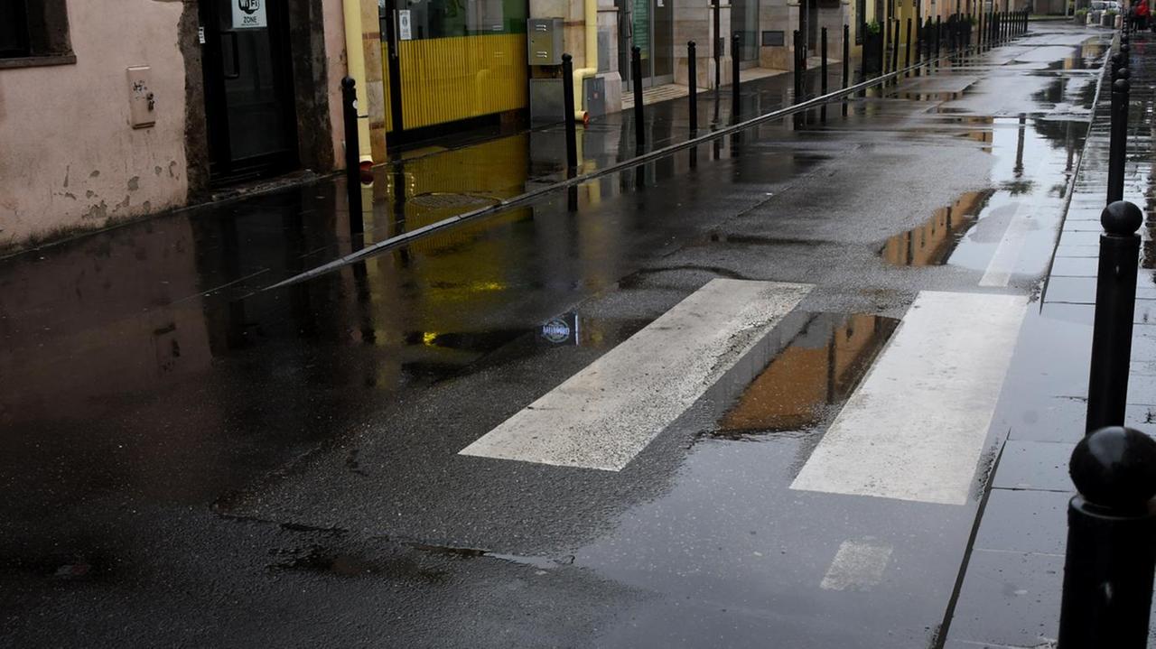 Strisce pedonali dimezzate