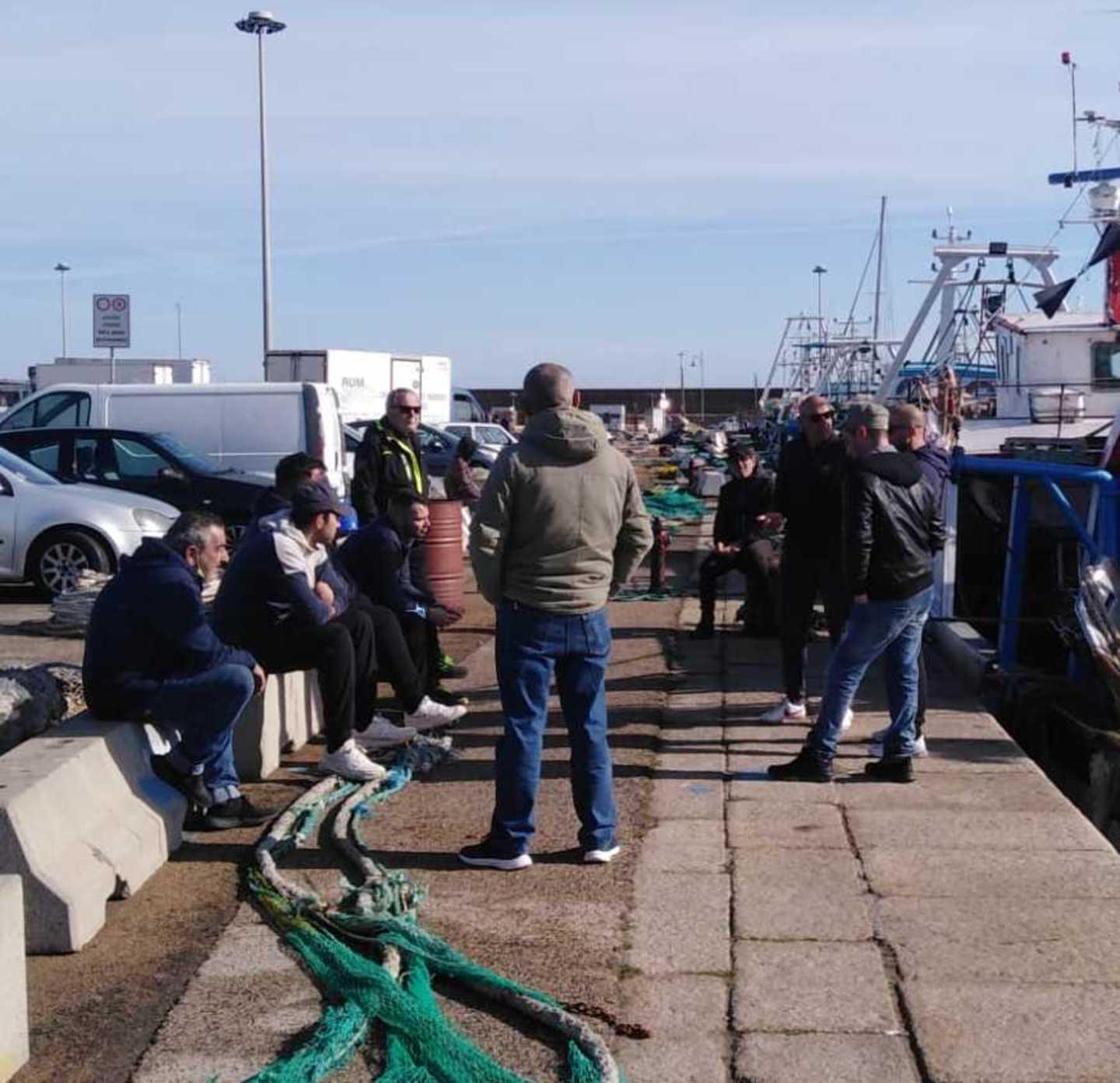 Pesca a strascico continua la protesta