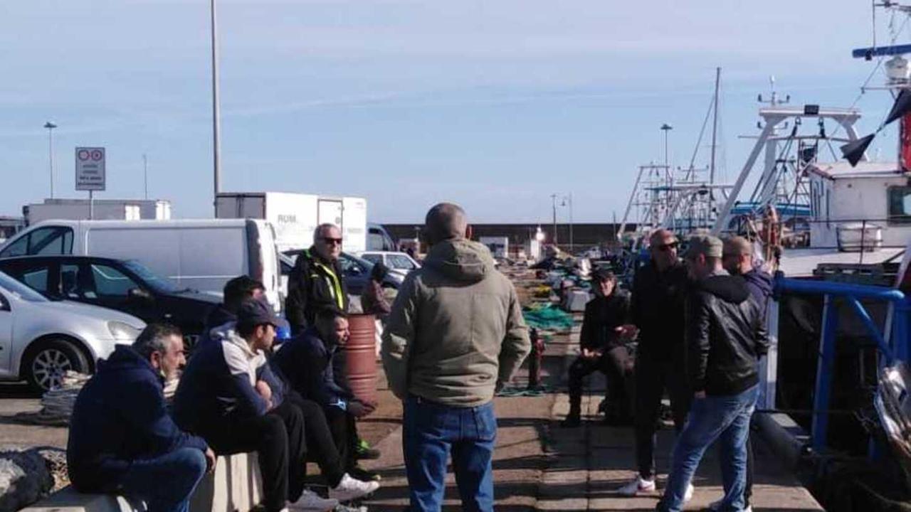Pesca a strascico continua la protesta