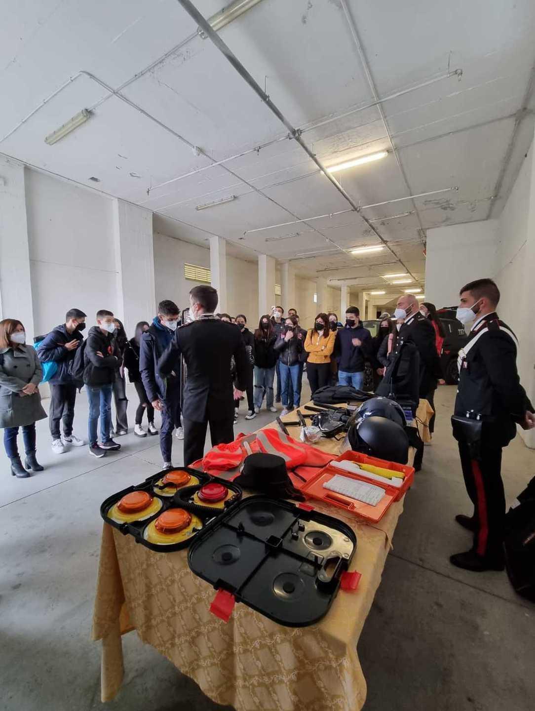 I carabinieri fanno lezione di legalità 