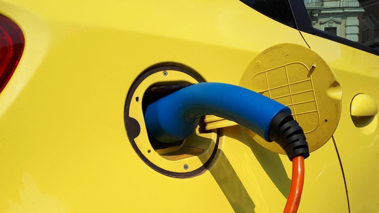 Oliena, il Comune compra la sua prima automobile elettrica