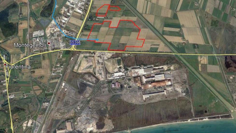 In rosso i terreni interessati dal progetto di installazione dell’impianto fotovoltaico in zona Bocca di Cornia