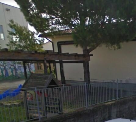 L’esterno della scuola dell’infanzia al Romito