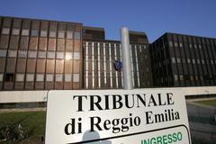 È accusato di poligamia: per due anni risulta sposato con due donne 