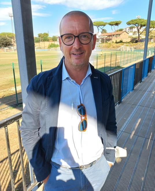 Francesco D’Amore nella tribuna dello stadio Magona