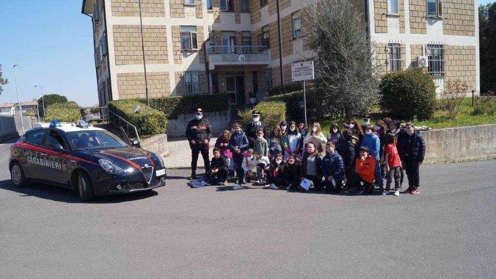 Pitigliano, alunni delle “Umberto I” in visita alla caserma dei Carabinieri