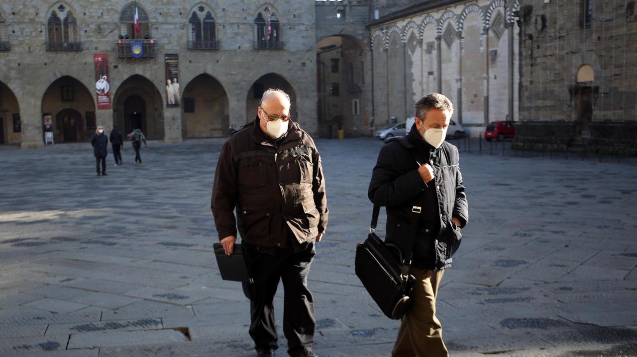 Federico Calvani, a sinistra, mentre entra a palazzo di giustizia insieme al suo avvocato, Stefano Panconesi, prima di un interrogatorio