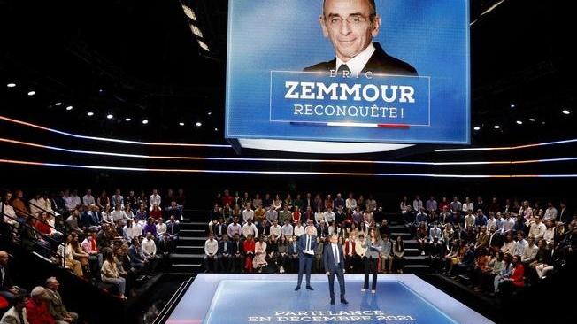 Francia: Zemmour denunciato per negazione deportazione gay