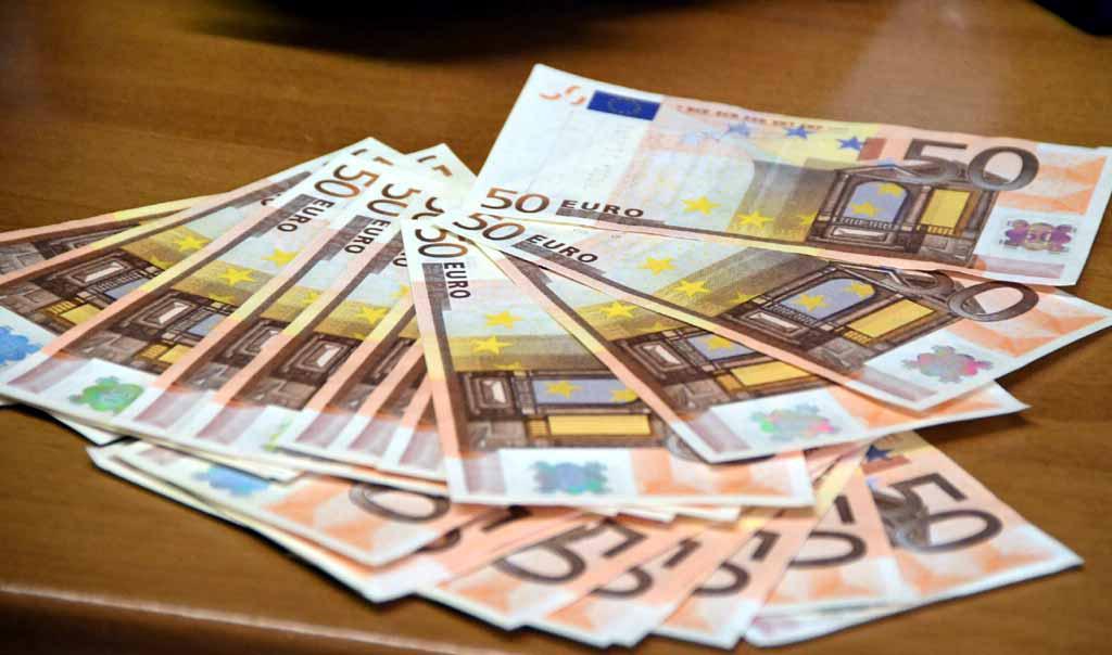 La guardia di finanza di Firenze ha scoperto il giro di banconote false vendute sul web