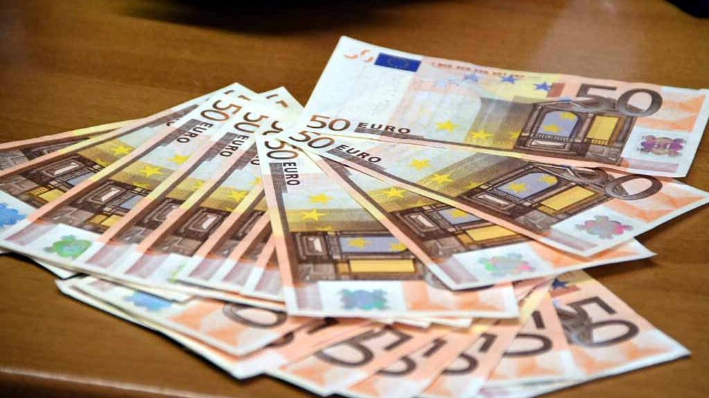 La guardia di finanza di Firenze ha scoperto il giro di banconote false vendute sul web