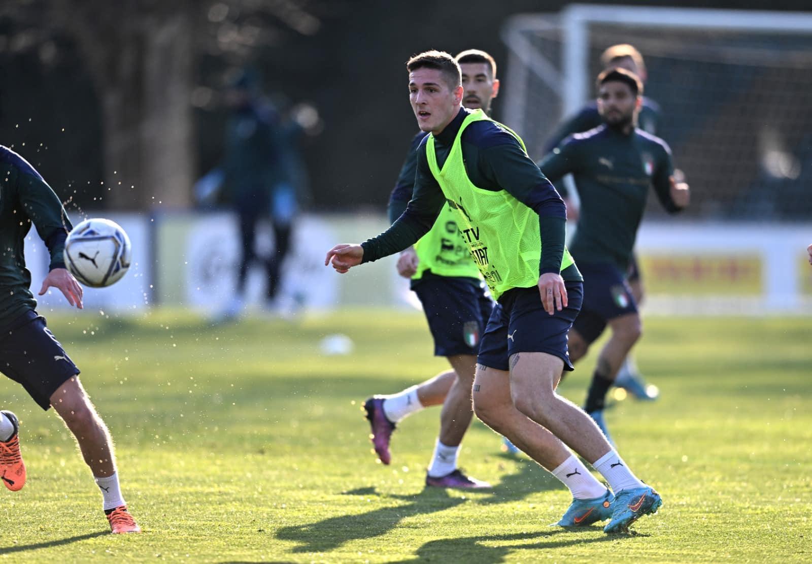 Nicolò Zaniolo durante l'allenamento della nazionale in vista della sfida contro la Macedonia: la gara vale la qualificazione ai mondiali in Qatar (Foto: Nazionale italiana)