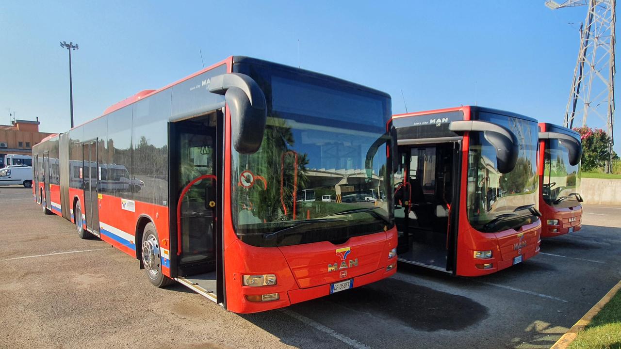 Alcuni nuovi bus dell'Atp di Sassari