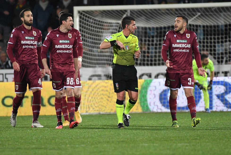 Il ds  Tosi: "Le scelte arbitrali stanno decidendo il nostro campionato"