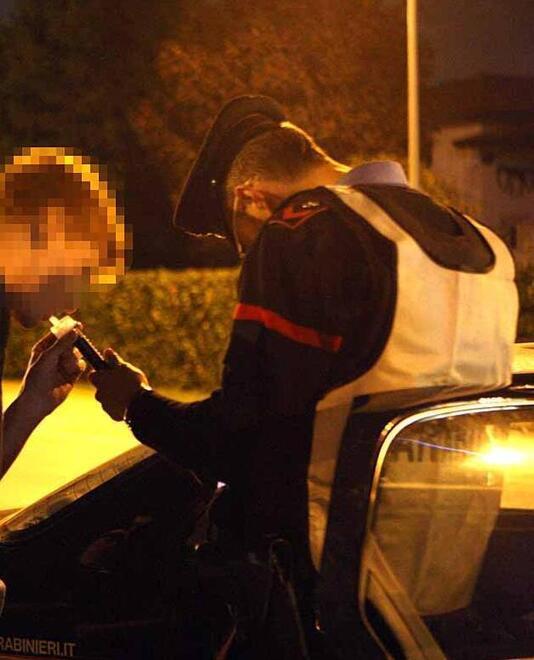 Ubriaco e drogato si schianta Gli sarà revocata la patente 