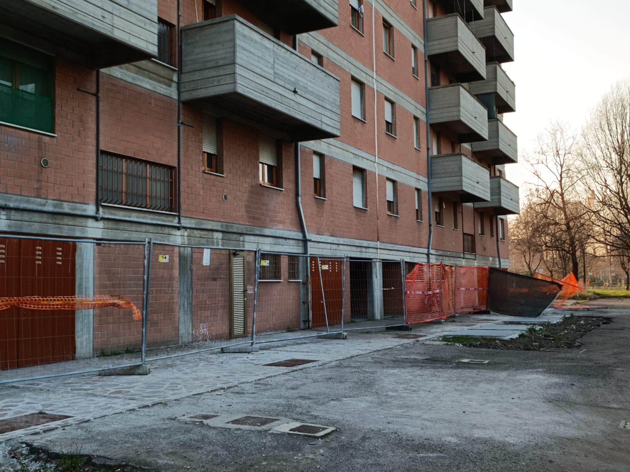 Modena, in un condominio alla Crocetta ditta sparita da mesi, famiglie disperate