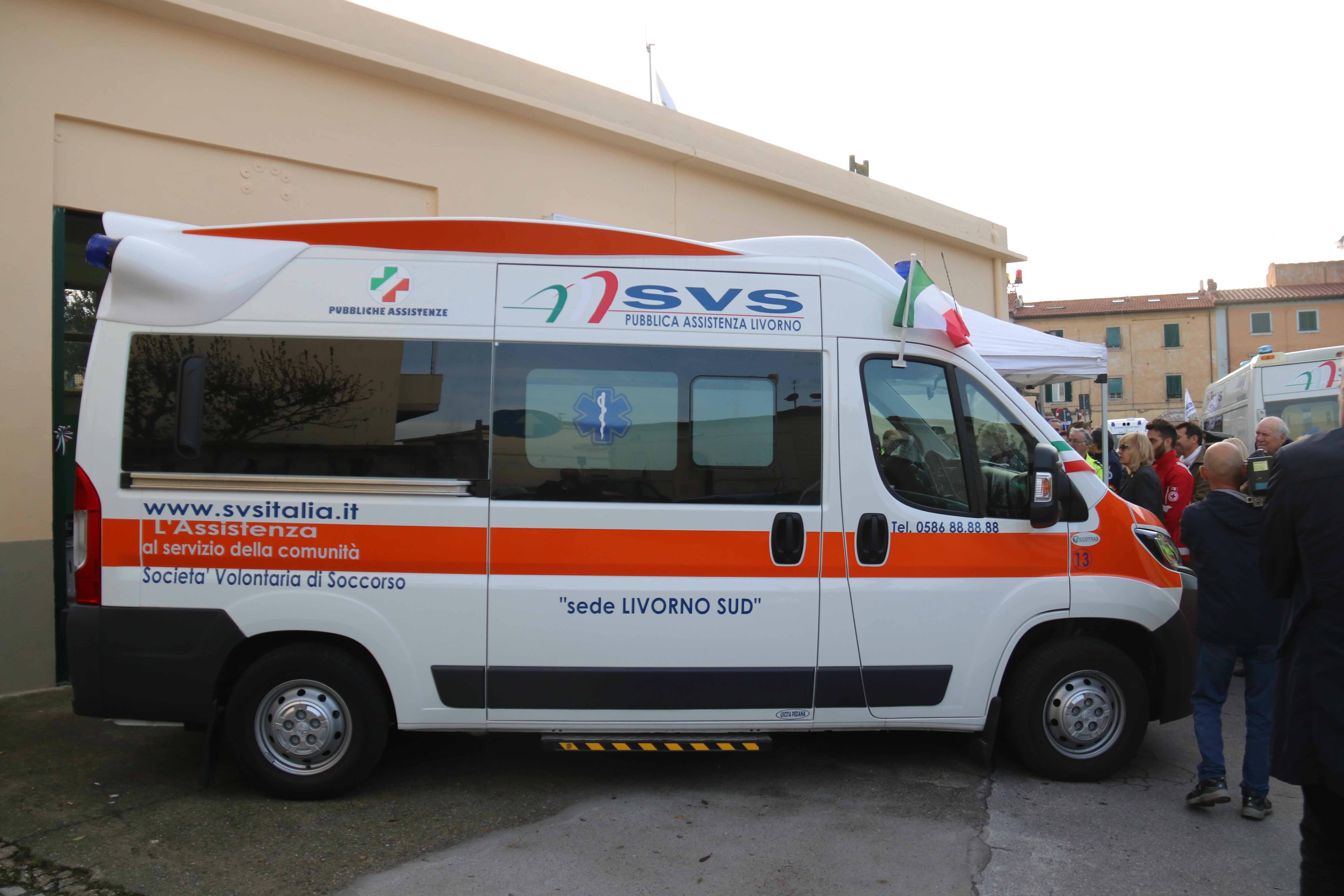 Un'ambulanza della Svs di Ardenza