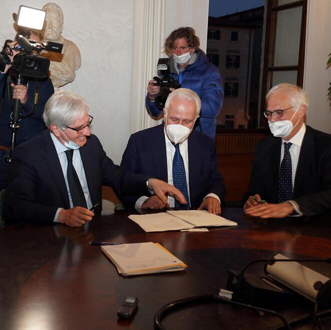 Darsena Europa, firmato il contratto con il pool di imprese che faranno i lavori. I dettagli del maxi appalto