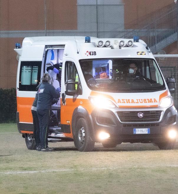 Modena. Pallonata colpisce l’arbitro Lei perde i sensi in campo 
