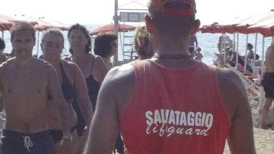 Stipendi bassi, contratti brevi. Bagnini e camerieri “in fuga” anche da Calambrone e Tirrenia