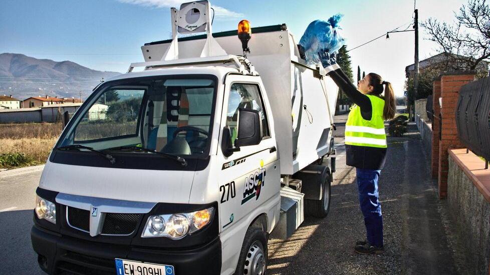 Cecina, il “porta a porta” in centro: si comincia il 6 maggio