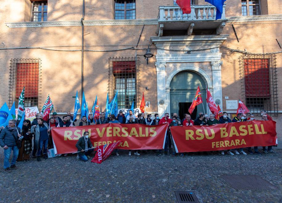 Ferrara, il futuro del Petrolchimico: «Altri indotti a rischio se chiude la chimica» 