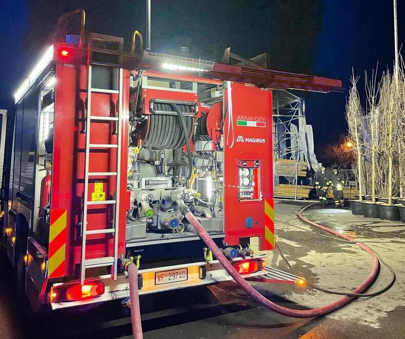 L’intervento dei vigili del fuoco nel vivaio di via Guido Rossa (Foto Vigili del Fuoco)