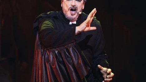 Vittorio Matteucci nei panni di Frollo in “Notre Dame de Paris”