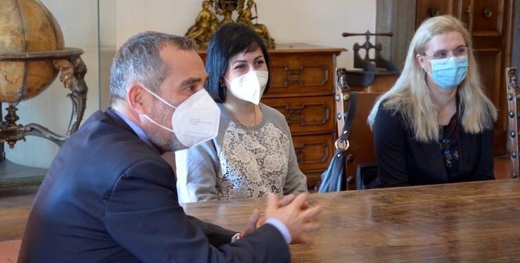 Il rettore Mancarella con le professoresse Yelena Gregorian e Sibilla Buletsa