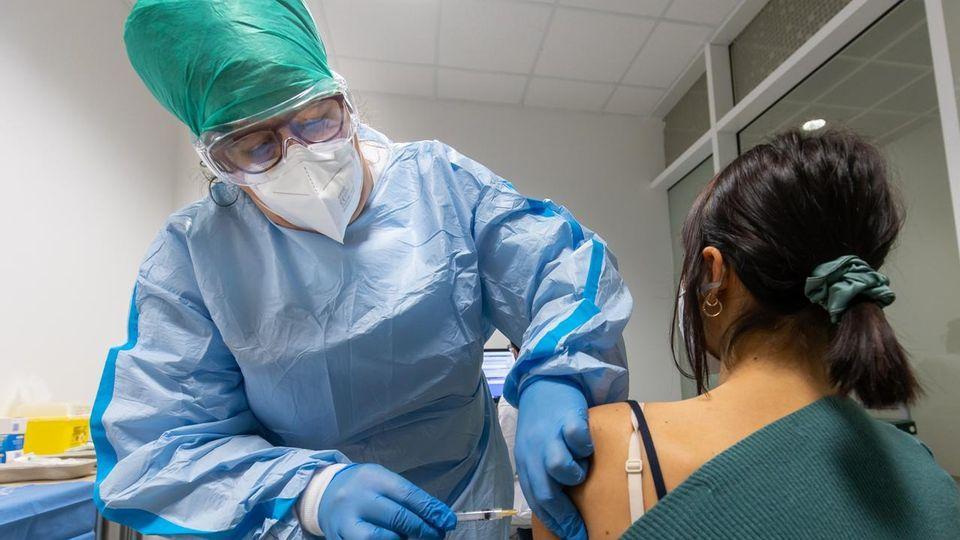 Coronavirus, tre decessi e 325 nuovi contagiati nel Ferrarese