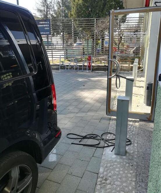 San Polo, sradicano l’inferriata e vuotano il negozio di bici 