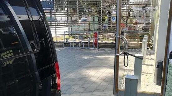 San Polo, sradicano l’inferriata e vuotano il negozio di bici