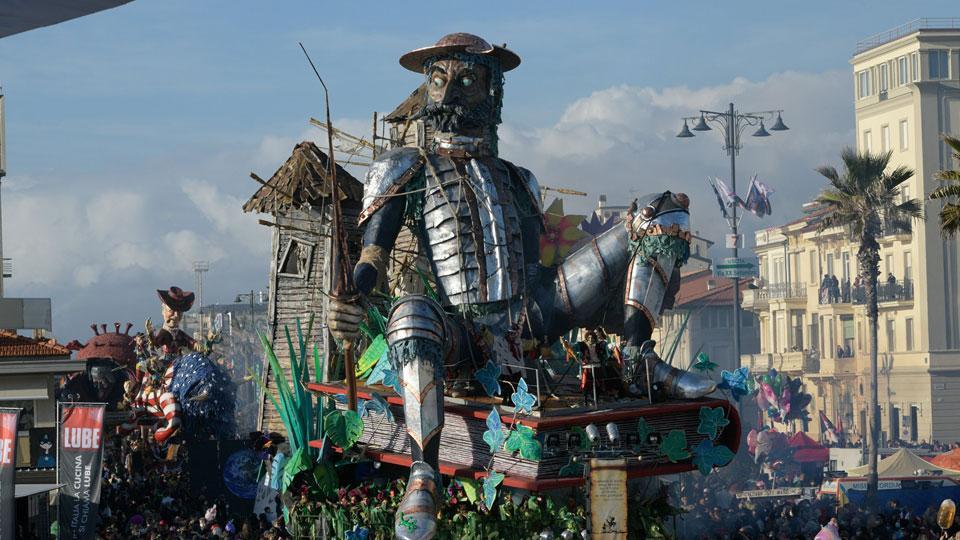 Il carro vincitore del Carnevale 2022: Il Sognatore di Jacopo Allegrucci