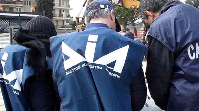 Vacanze in cambio di appalti, così la 'Ndrangheta in Toscana. Chiusa l'inchiesta per 13 indagati
