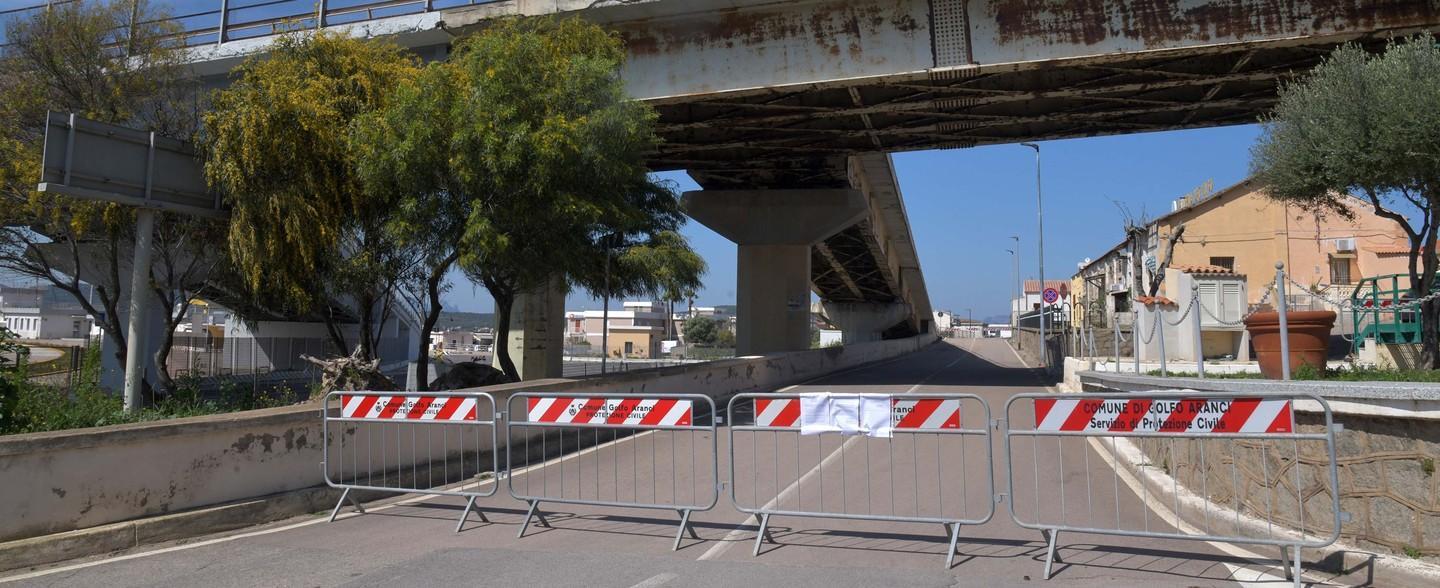 Golfo Aranci, cadono calcinacci dalla sopraelevata: stop alle navi 