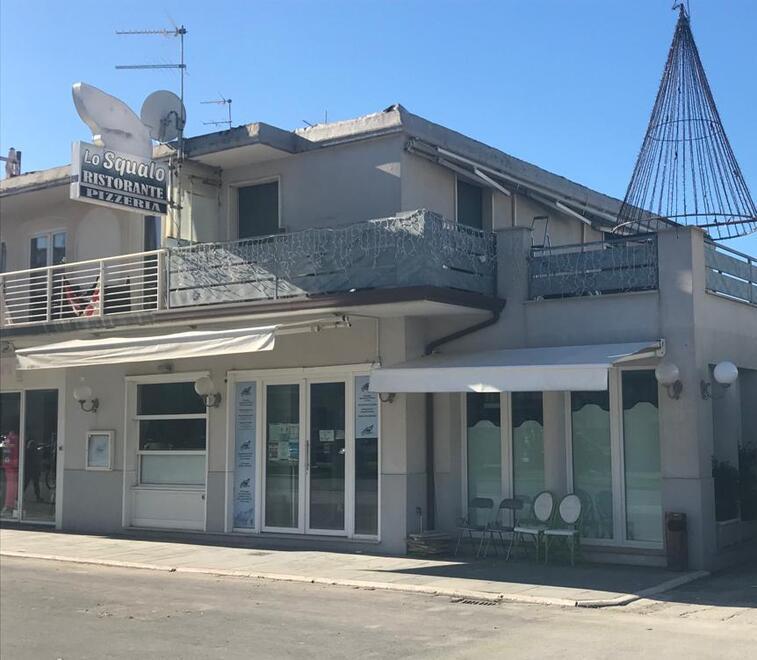 Il ristorante-pizzeria Lo Squalo