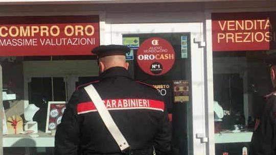 Villamar, ruba i gioielli al nonno e li rivende al "Compro oro"