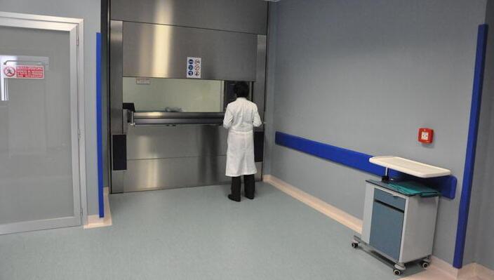 L’ingresso delle sale operatorie di Cecina