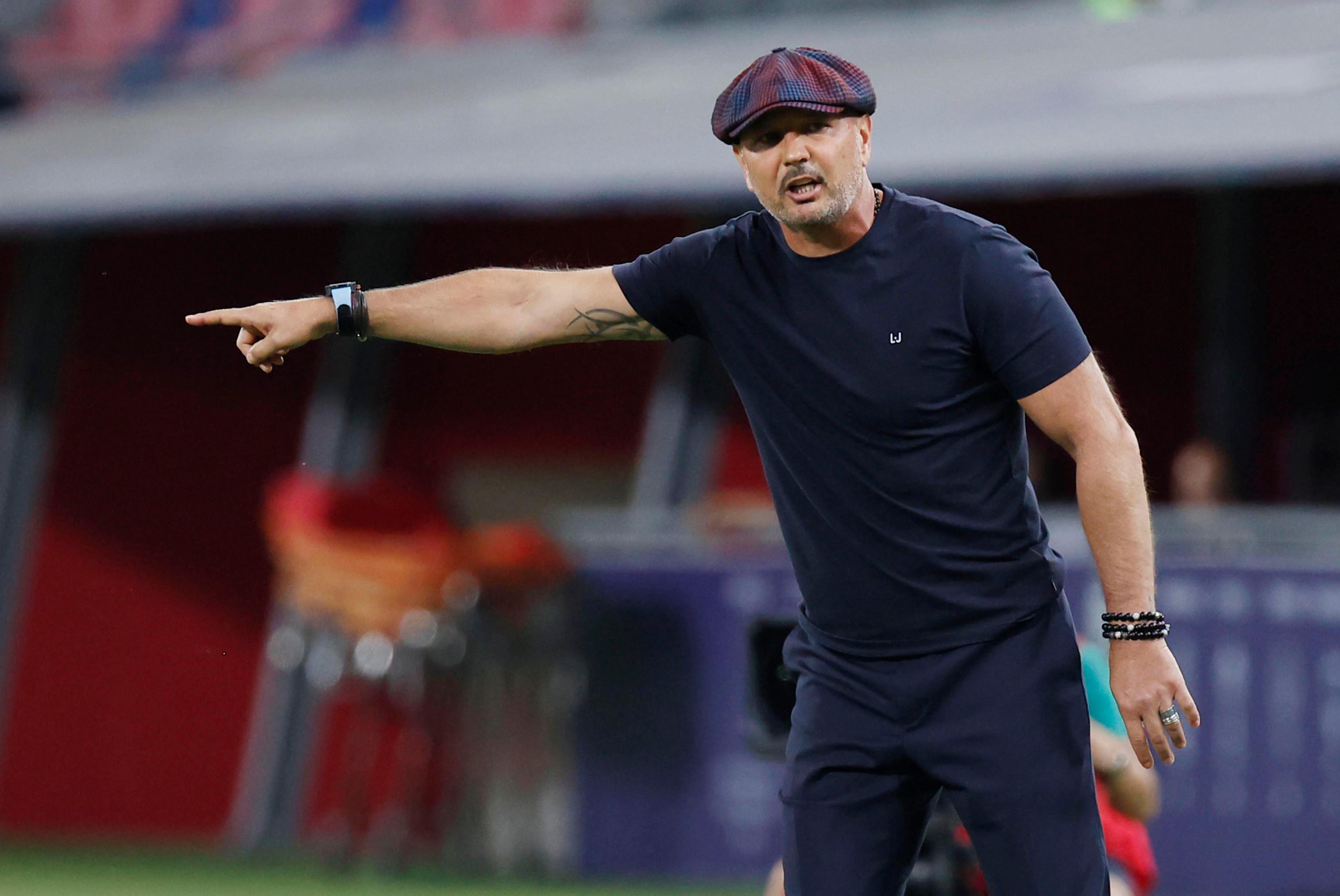 Mihajlovic e la leucemia: "La malattia è tornata, ha coraggio a sfidarmi di nuovo" - Video
