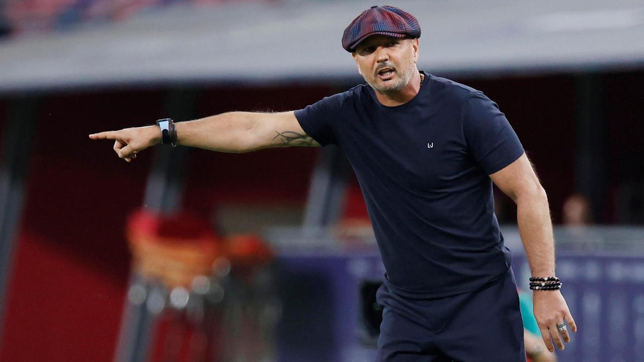Mihajlovic e la leucemia: "La malattia è tornata, ha coraggio a sfidarmi di nuovo" - Video
