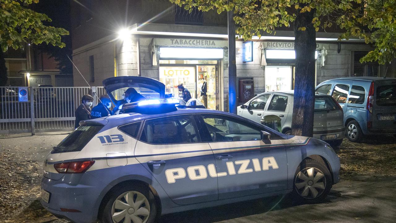 Due volanti della polizia di Stato (foto d'archivio)