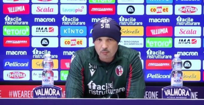 Mihajlovic durante la conferenza stampa in cui ha comunicato il nuovo ricovero