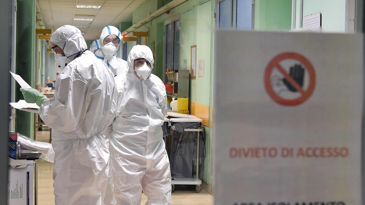 Covid, altri due lutti e 330 nuovi contagi