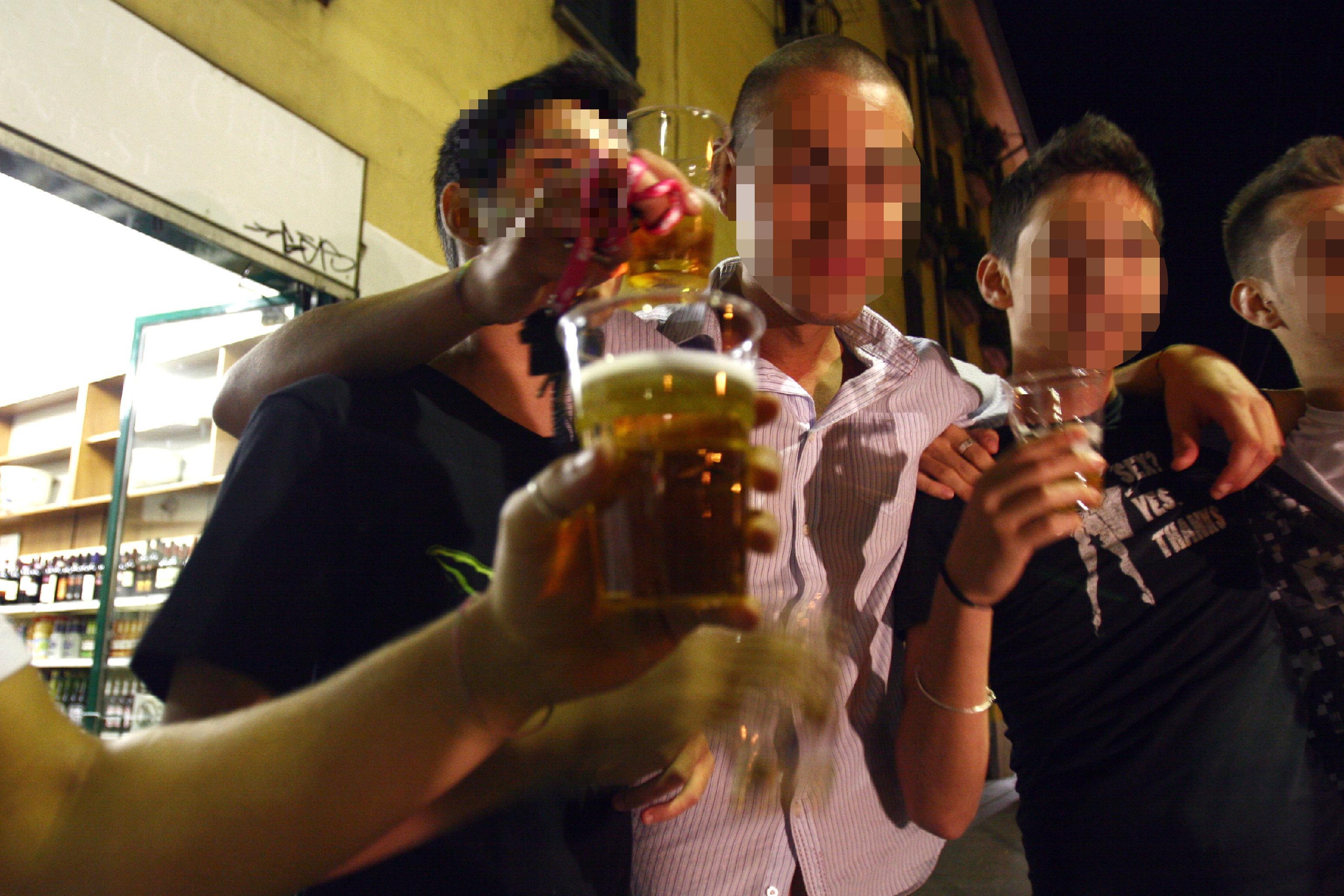 Alcol, giovani a rischio: è boom di consumi in Sardegna